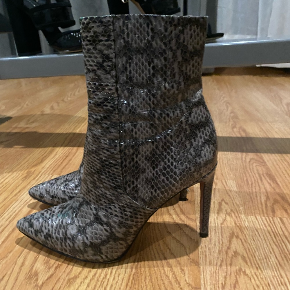 Bcbg max azria snake embossed booties. EUC, 7.